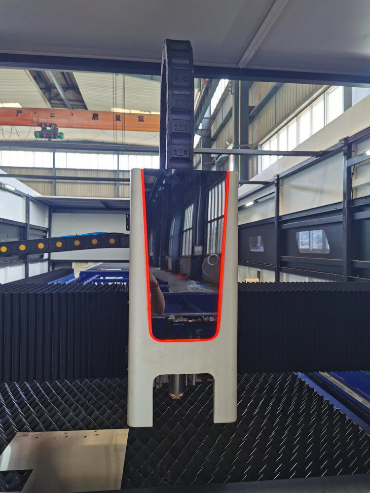 완전 밀폐형 CNC 파이버 레이저 절단기(산업용, 고정 - Industrial Fiber Laser Cutting Machine 리뷰 및 가격